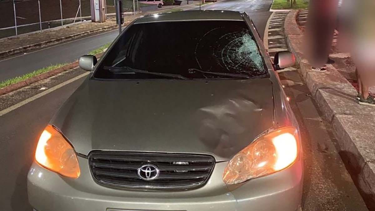 Local do atropelamento na Avenida Tiradentes, em Umuarama, durante a madrugada