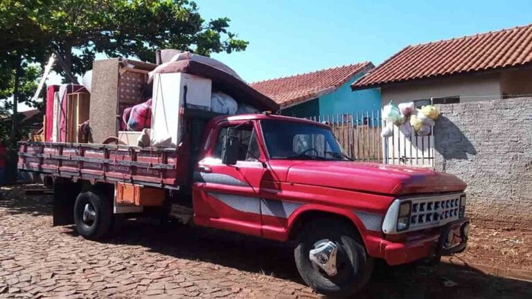 Caminhão foi encontrado abandonado na estrada rural do Lageado