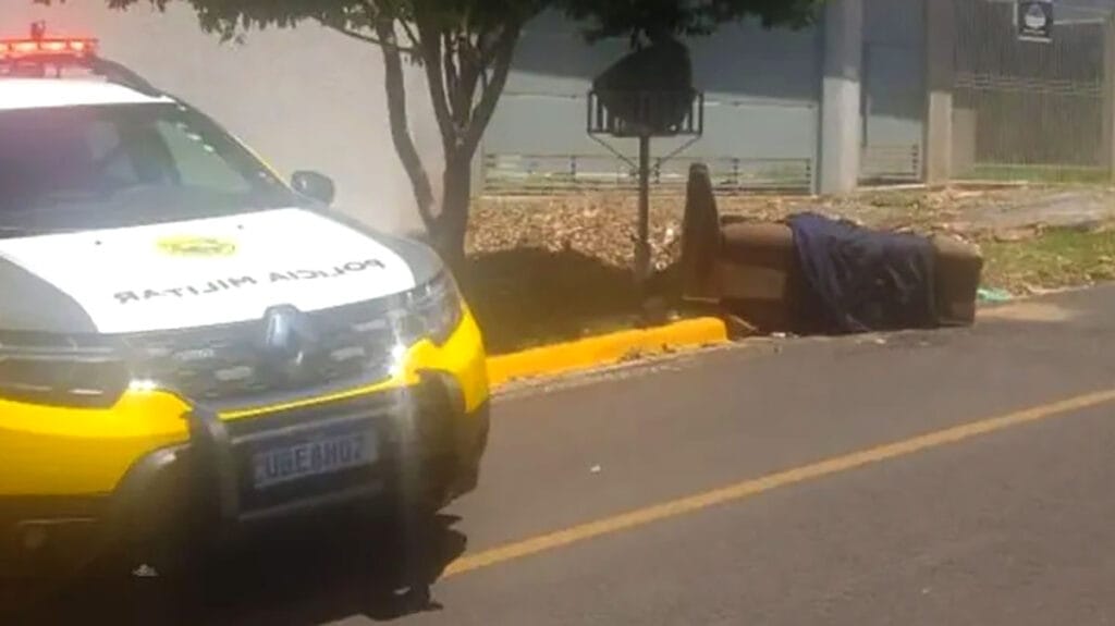 Viatura da Polícia Civil do Paraná durante operação em Umuarama