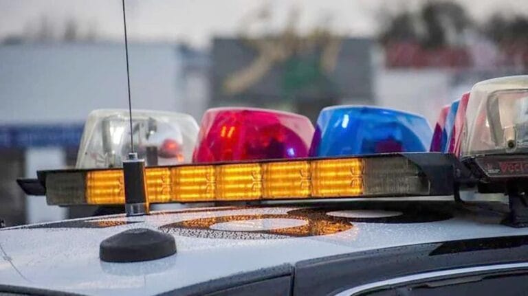 Polícia Militar aborda motocicleta durante patrulhamento em Rosário do Ivaí