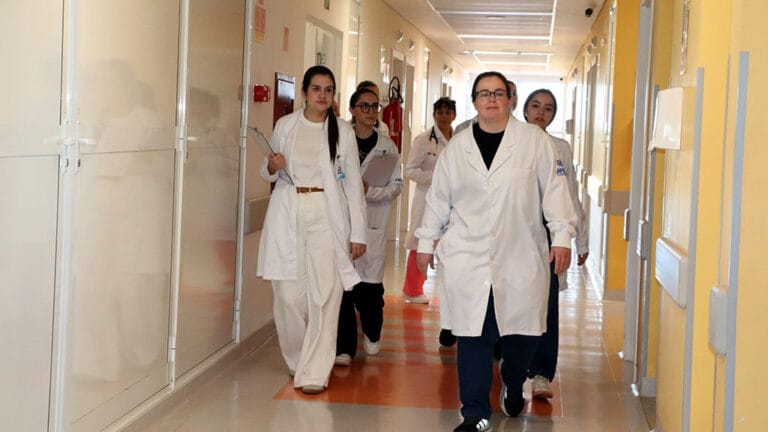 Acadêmicos de Medicina da Fatec Ivaiporã ampliam aprendizado prático na rede pública de saúde, com acompanhamento de médicos e profissionais do SUS