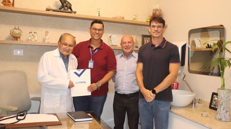 Direção da Fatec formaliza convite ao cirurgião Jorge Kawano para apadrinhar a 3ª turma de Medicina