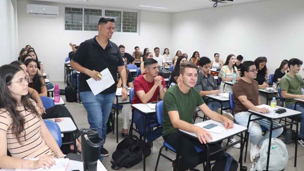 Diretores visitaram salas e reforçaram apoio aos estudantes no início do semestre