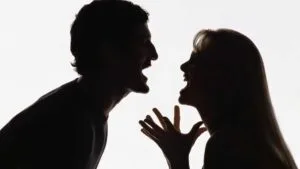 Atendimento de ocorrência de briga de casal na Vila Rural em Lidianópolis