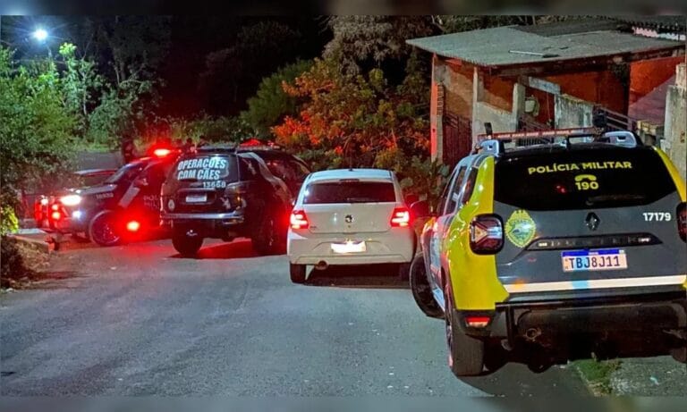 Equipes da PM em rua do Jardim América após confronto em Apucarana