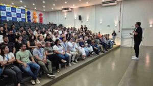 Professores da Fatec Ivaiporã participam de palestra sobre ensino e saúde mental durante a Semana de Integração Pedagógica