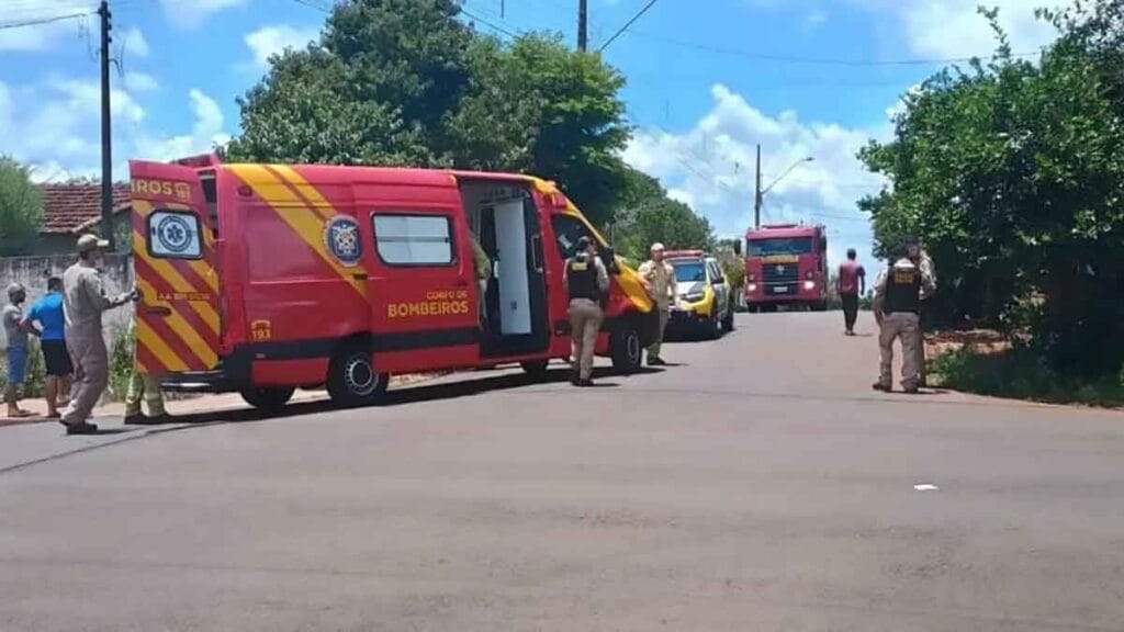 Acidente entre duas motocicletas no cruzamento da Rua Paulista com Osvaldo Cruz em Ivaiporã