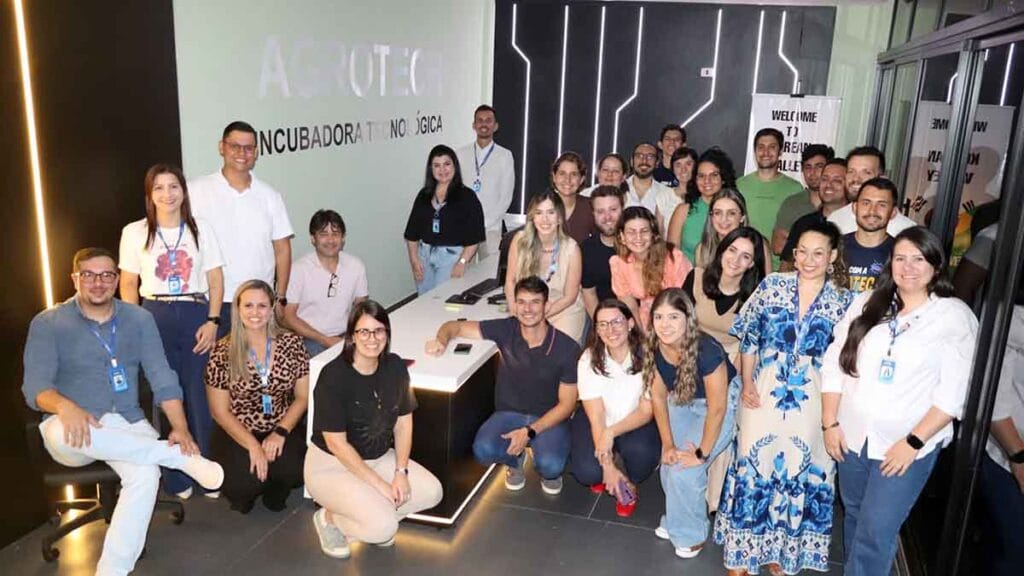 Professores da Fatec Ivaiporã em reunião na Incubadora Tecnológica