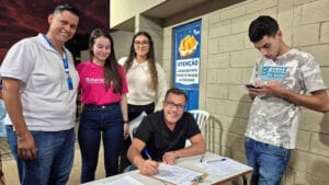 Acadêmicos da Fatec Ivaiporã assinam abaixo-assinado organizado pelo Rotaract Universitário em apoio à implantação de tratamento oncológico no município