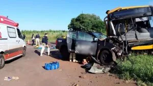Acidente entre ônibus e caminhonete na BR-272 em Campo Mourão mobiliza equipes de resgate