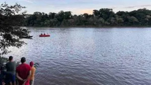 Bombeiros realizam buscas no Rio Ivaí após desaparecimento de homem