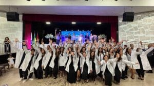 Acadêmicos da terceira turma de Medicina participam da cerimônia de entrega do jaleco na Fatec Ivaiporã