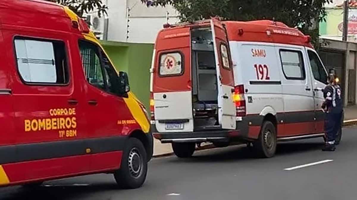 Samu e Bombeiros socorreram vítimas após colisão na Vila Santa Maria