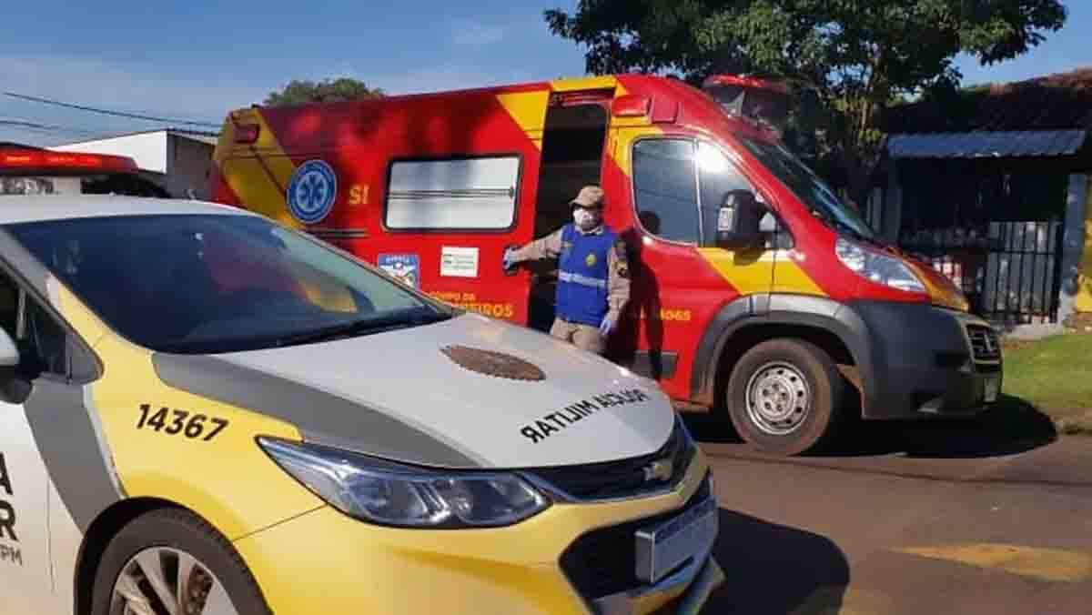 Motociclista sofreu ferimentos moderados após colisão em cruzamento