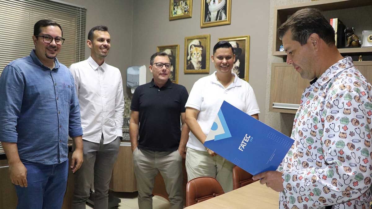 Diretores e coordenadores da Fatec Ivaiporã anunciam veterinário Fernando Salla como padrinho da Cerimônia do Jaleco