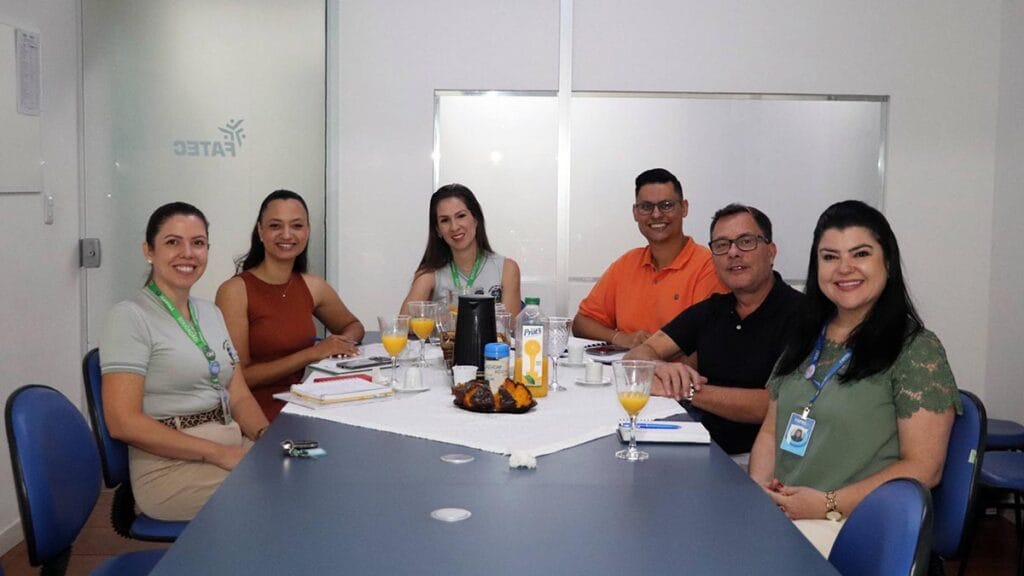 Representantes da Fatec Ivaiporã e da Secretaria Municipal de Educação alinham estágio da 1ª turma de Pedagogia