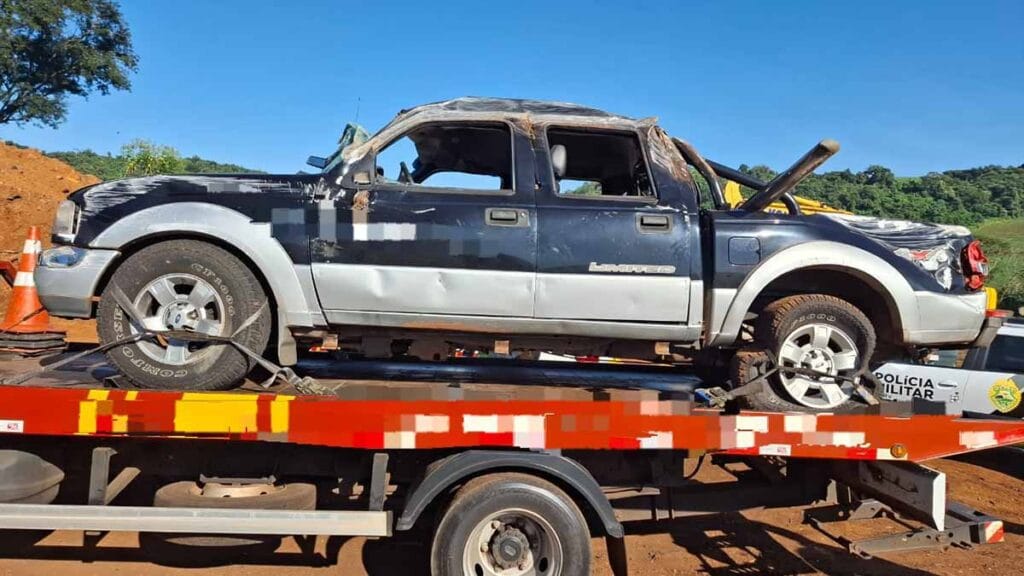 Caminhonete capotada após acidente na PR-445 entre Londrina e Tamarana