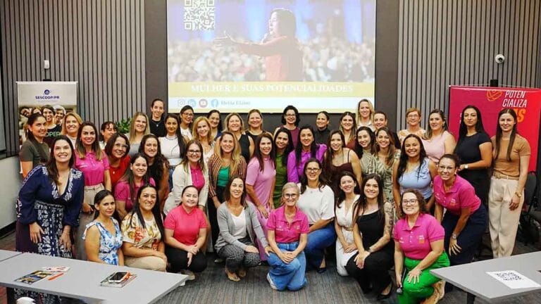 Participantes do projeto Potencializa Elas durante encontro de formação da Cresol