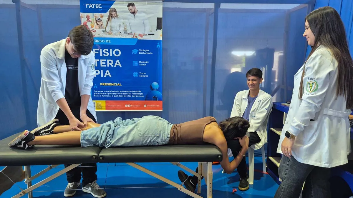 Acadêmicos da Fatec Ivaiporã atendem moradores durante o Justiça no Bairro