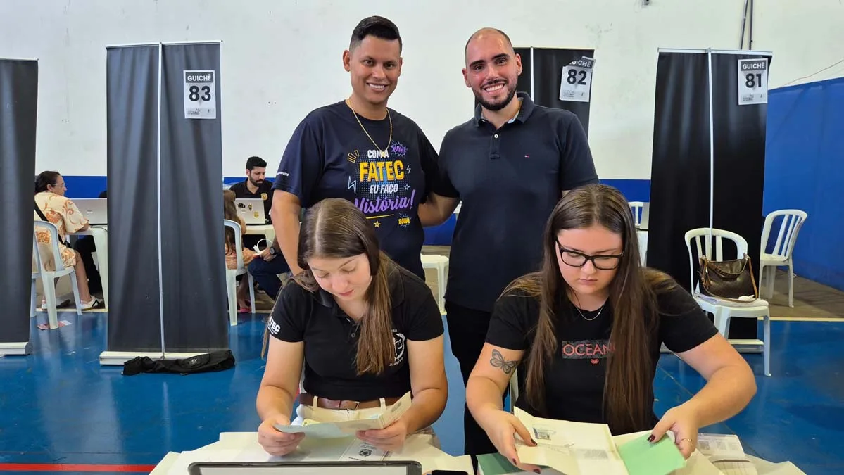 Acadêmicos da Fatec Ivaiporã atendem moradores durante o Justiça no Bairro