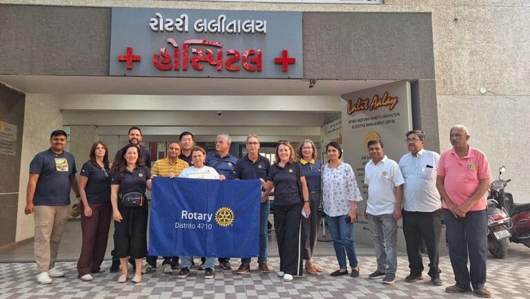 Tania Ghizoni Ferreti e José Carlos Ferreti participaram de intercâmbio do Rotary na Índia por 21 dias, visitando projetos sociais e cidades do estado de Gujarat.
