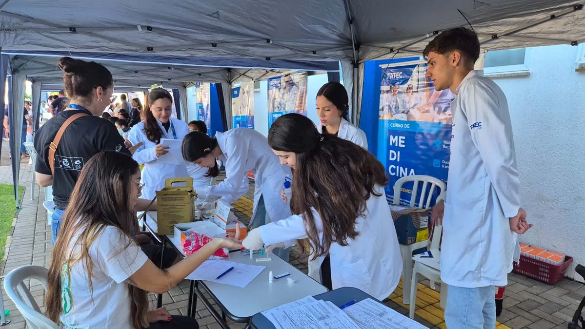 Acadêmicos da Fatec Ivaiporã atendem moradores durante o Justiça no Bairro