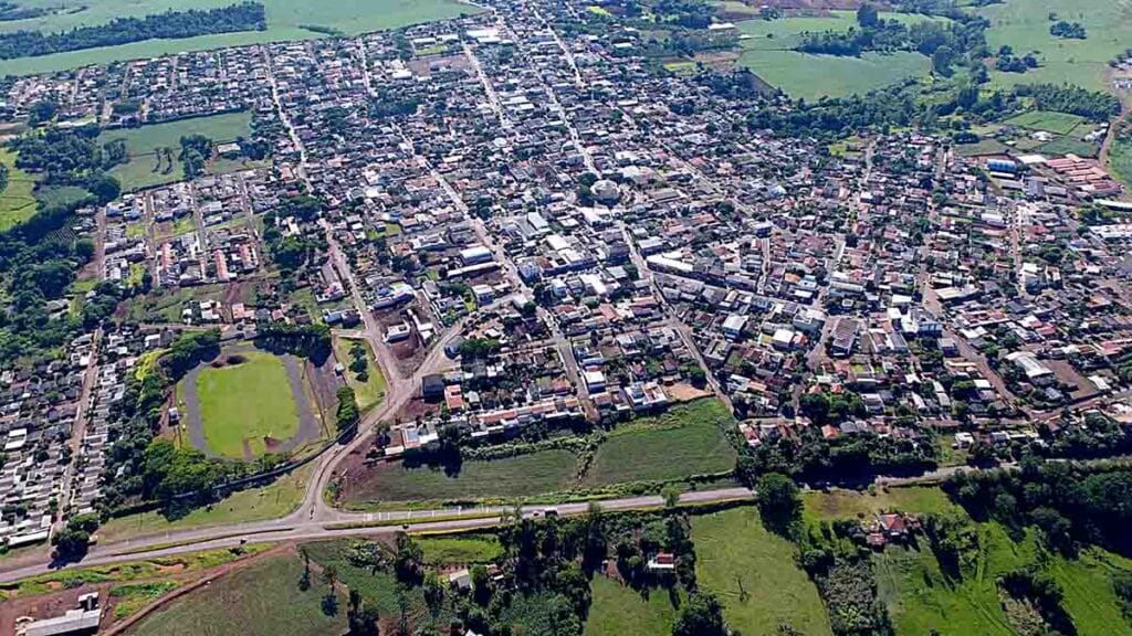 Show sertanejo em festa de aniversário de 62 anos de Jardim Alegre