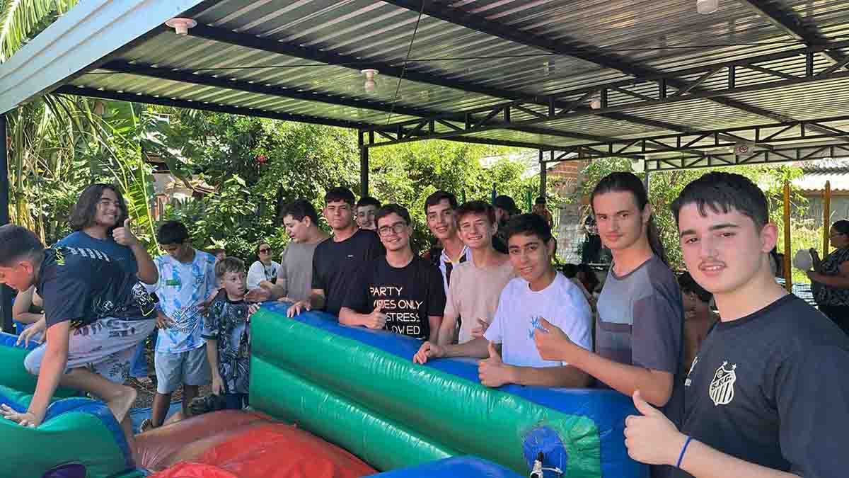 Crianças participam de ação de Páscoa com atividades recreativas em Ivaiporã