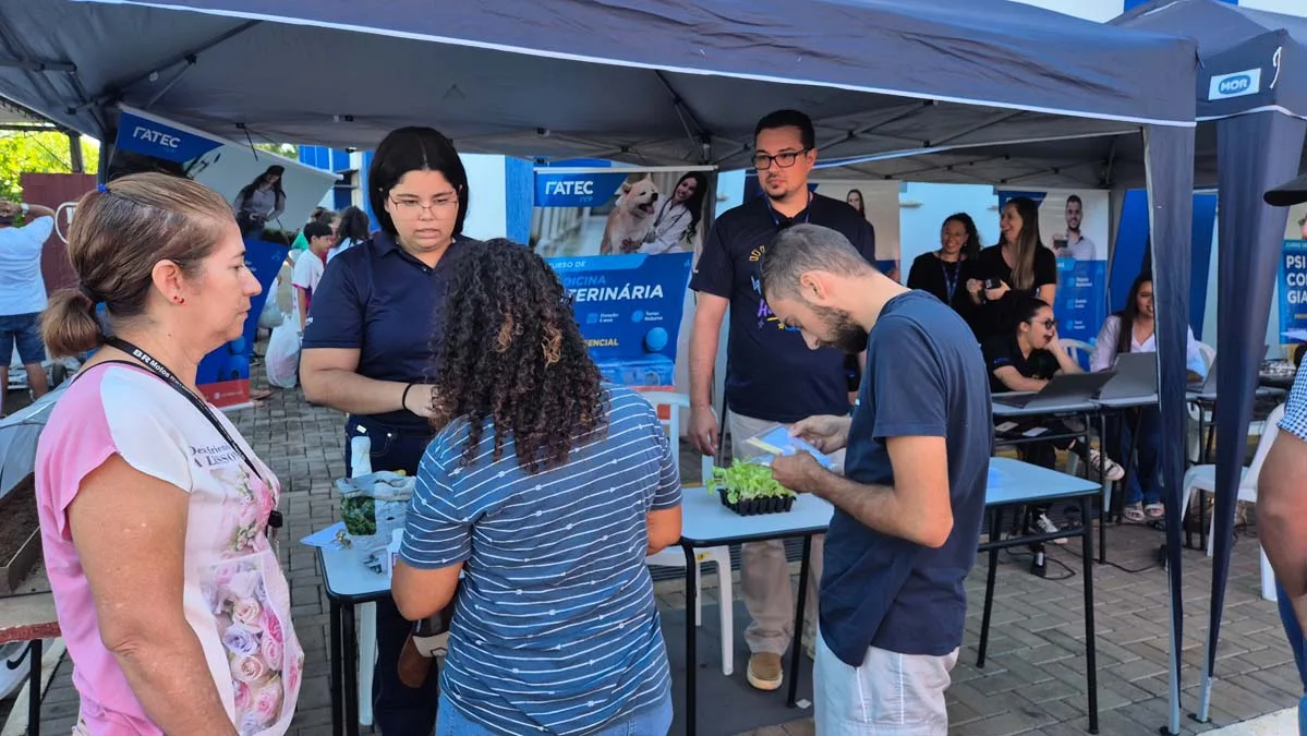 Acadêmicos da Fatec Ivaiporã atendem moradores durante o Justiça no Bairro