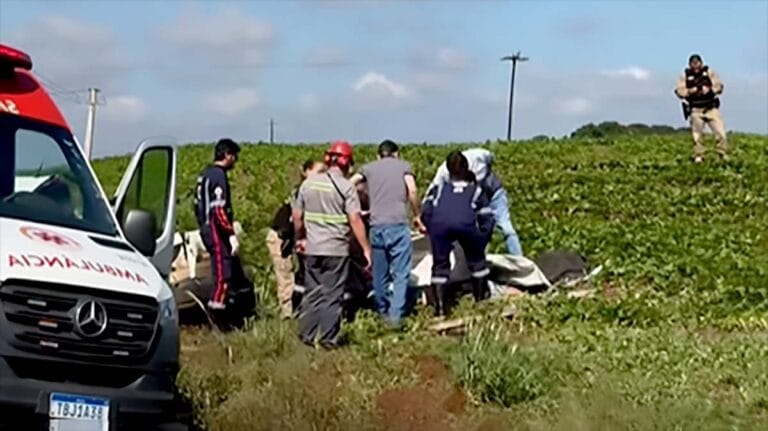Acidente entre carro e caminhão na PR-466 em Pitanga
