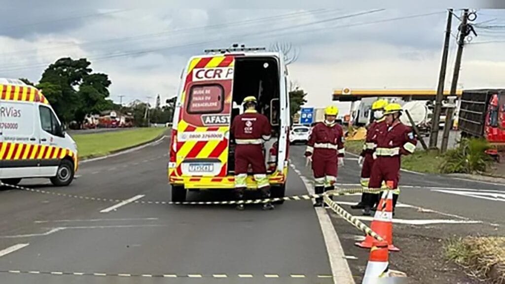 Acidente envolvendo motocicleta e carro na BR-376 em Apucarana