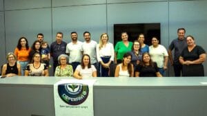 Produtoras participam de projeto de cultivo de morango com apoio da Cresol e Prefeitura em Ivaiporã