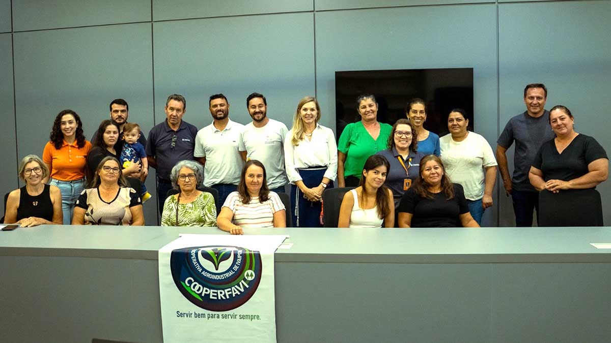 Produtoras participam de projeto de cultivo de morango com apoio da Cresol e Prefeitura em Ivaiporã