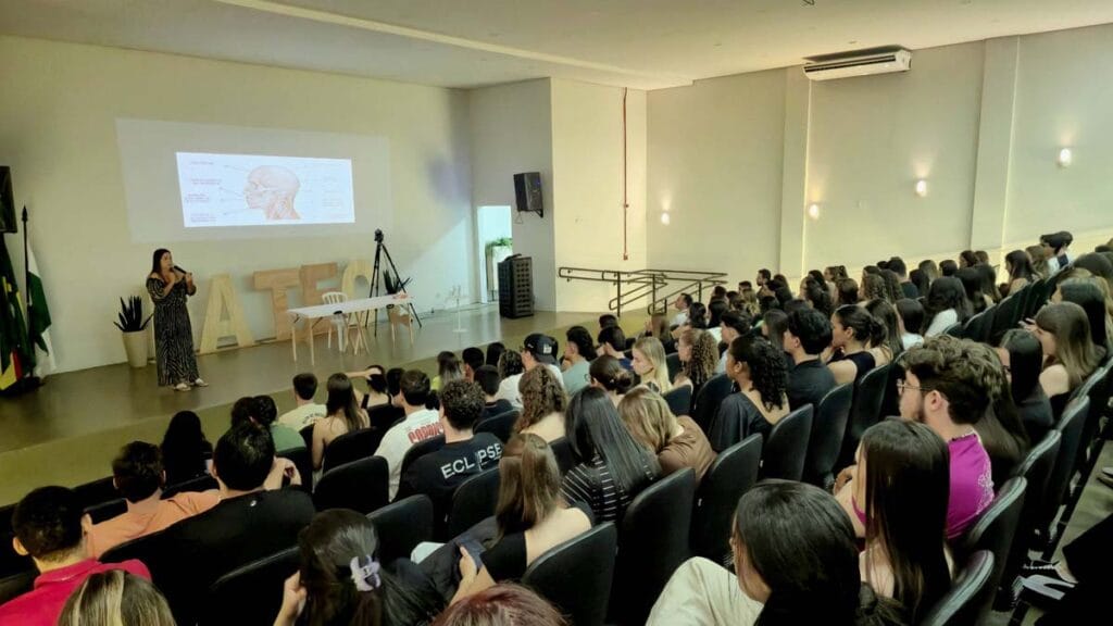 Aula magna do curso de Fisioterapia da Fatec Ivaiporã abordou cefaleias, DTM e osteopatia