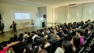 Aula magna do curso de Fisioterapia da Fatec Ivaiporã abordou cefaleias, DTM e osteopatia