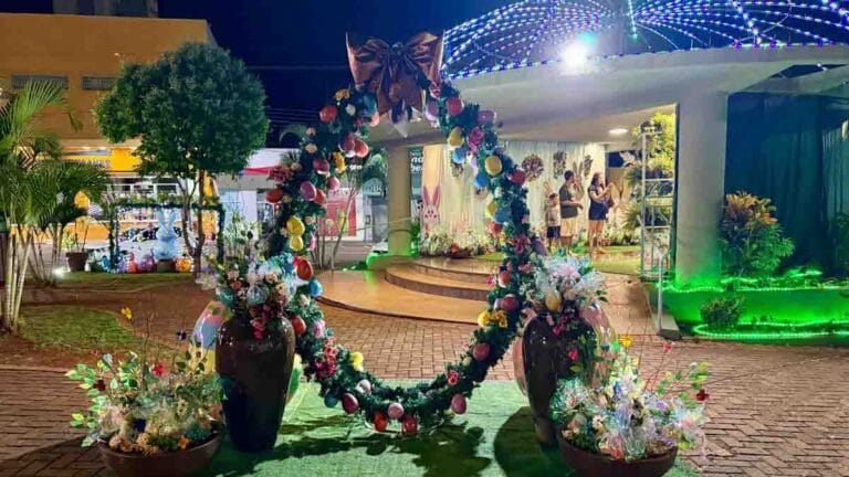 Decoração de Páscoa na Praça Manoel Teodoro da Rocha em Ivaiporã