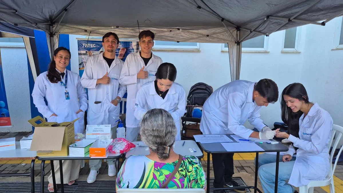 Acadêmicos da Fatec Ivaiporã atendem moradores durante o Justiça no Bairro