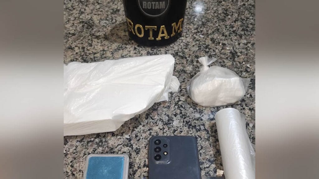 Cocaína apreendida pela equipe Rotam da Polícia Militar durante operação contra o tráfico de drogas em Ivaiporã