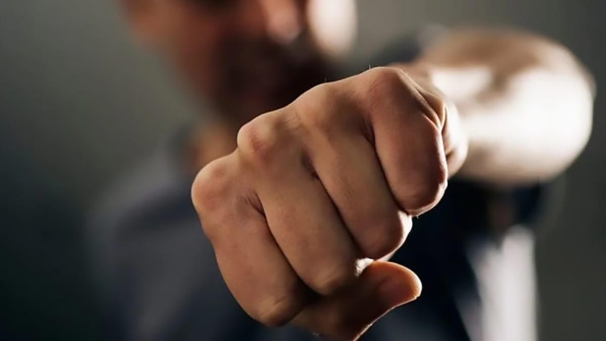 omem com fratura no nariz após agressão no Centro de Ivaiporã é encaminhado da UPA para hospital
