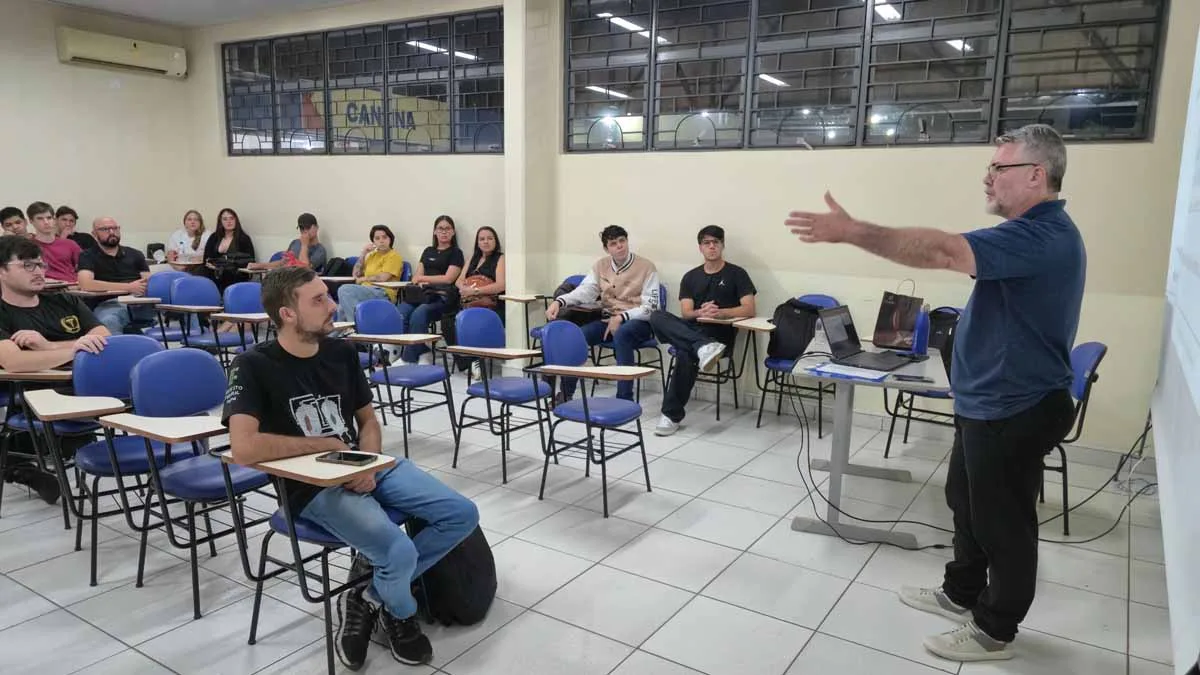 Acadêmicos participam de workshop durante Jornada Acadêmica da Fatec Ivaiporã