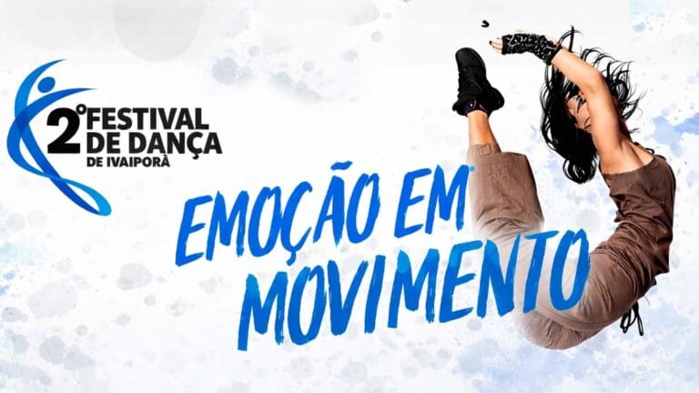 Bailarinos se apresentam em palco durante festival de dança no Centro Cultural de Ivaiporã