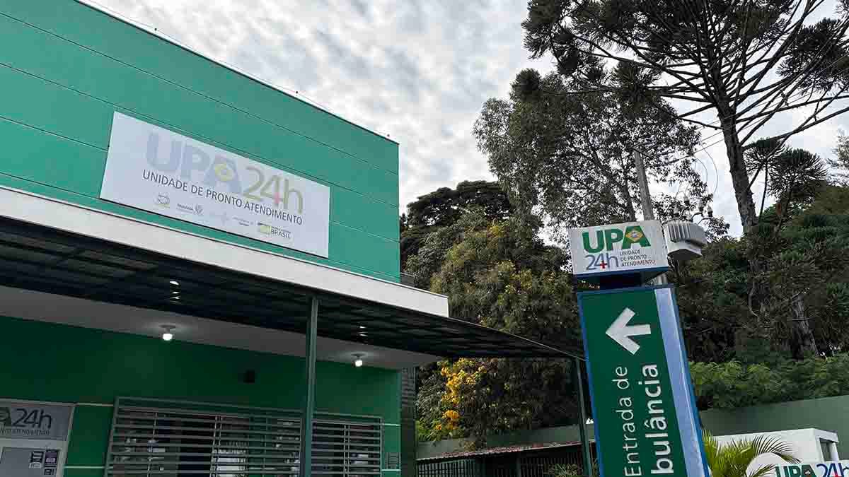 atendimento do samu e polícia militar em ocorrência com mulher desacordada em rua de ivaiporã