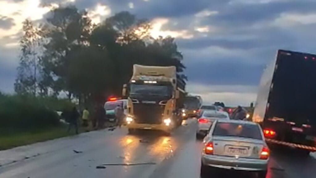 Carro da saúde de Jardim Alegre envolvido em acidente próximo a Piquirivaí