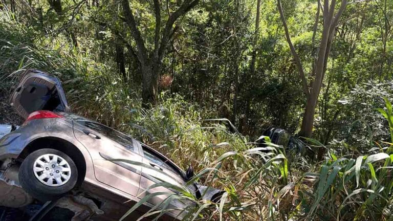Acidente entre Ford Ka e Jeep Compass na PR-092 em Quatiguá com atendimento da PRE