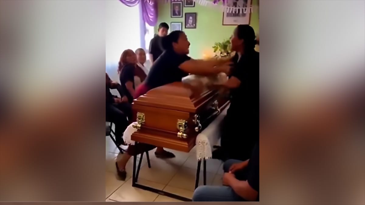 mulheres brigam durante velório no México após descobrirem relacionamento com o mesmo homem