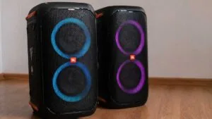 Caixas de som apreendidas em atendimento de ocorrência de som alto em ivaiporã