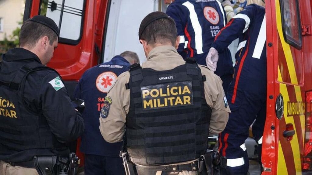 Acidente entre dois carros deixou uma mulher com ferimentos leves