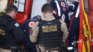 Acidente entre dois carros deixou uma mulher com ferimentos leves