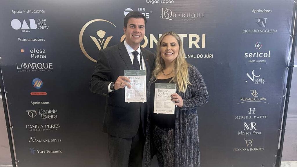 Professor de Direito da Fatec Ivaiporã participa de congresso e lança obra sobre Tribunal do Júri em Curitiba Professor Jader Kozan durante congresso jurídico sobre Tribunal do Júri em Curitiba