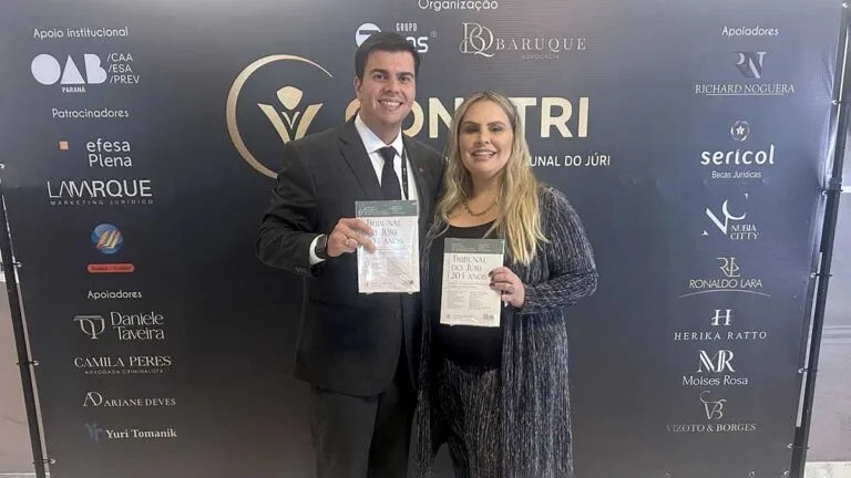 Professor Jader Kozan durante congresso jurídico sobre Tribunal do Júri em Curitiba